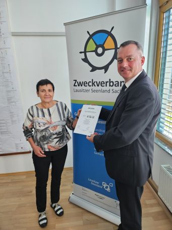 Übergabe der Urkunde Auszeichnung Reisen für Alle © Zweckverband Lausitzer Seenland Sachsen | Übergabe der Urkunde Auszeichnung Reisen für Alle © Zweckverband Lausitzer Seenland Sachsen
